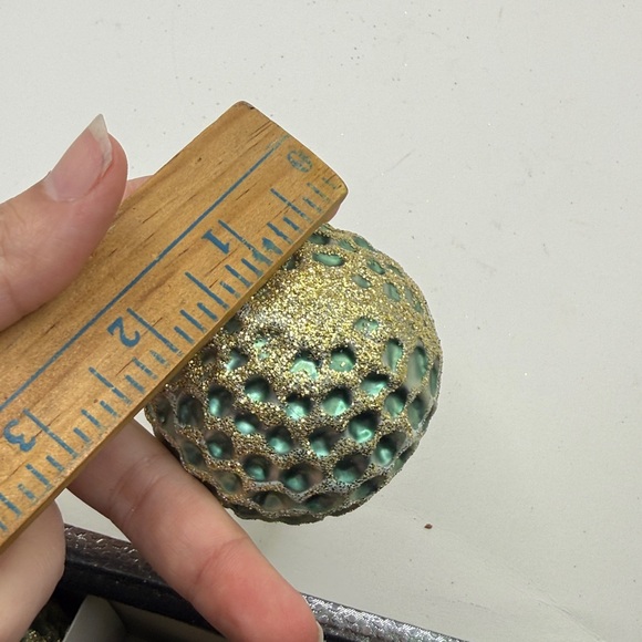 Vtg Glass Christmas Ornaments Lot Bundle 3 Blue Round Bulbs Collectible Glitter - Picture 9 of 9